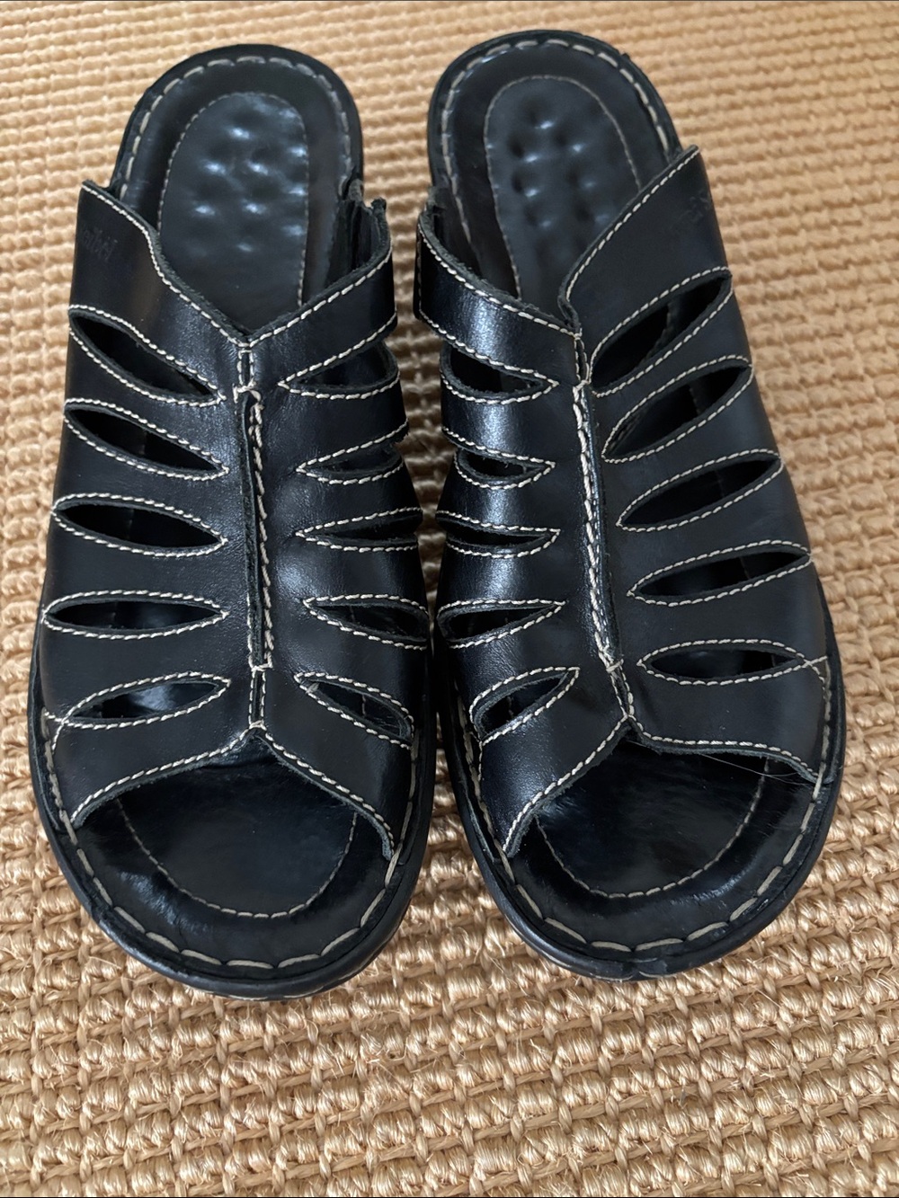 Josef Seibel like new size 9 Black Slip-On Women's Leather Sandals